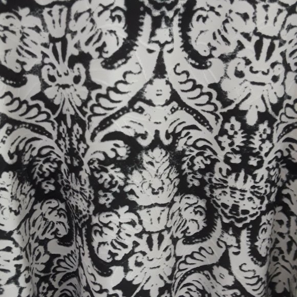 Cathy Black/White Textured Stretch Pullover NWOT - Picture 2 of 6